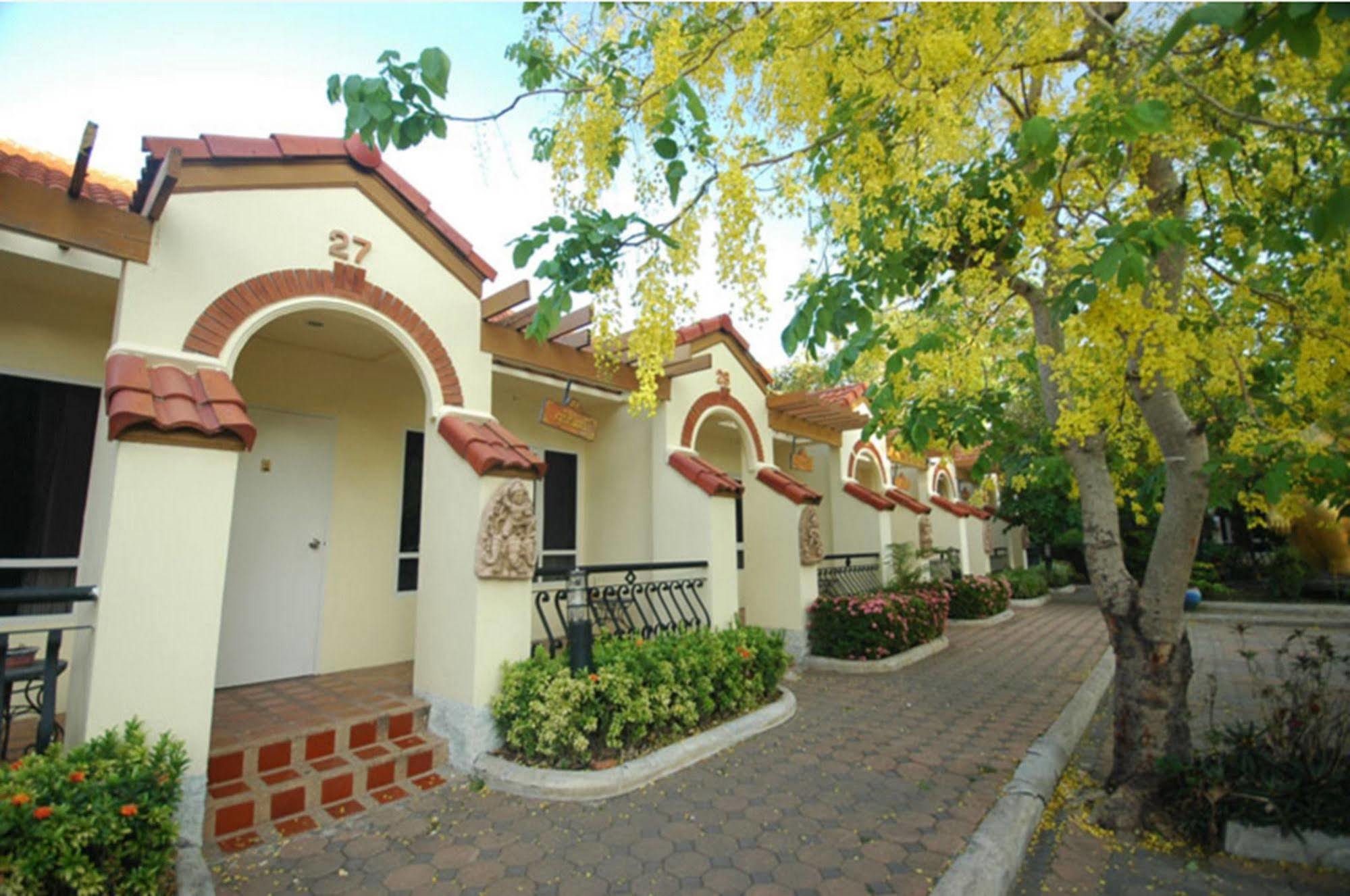 Dad D Resort By Lopburi Inn Resort Lop Buri Exterior foto